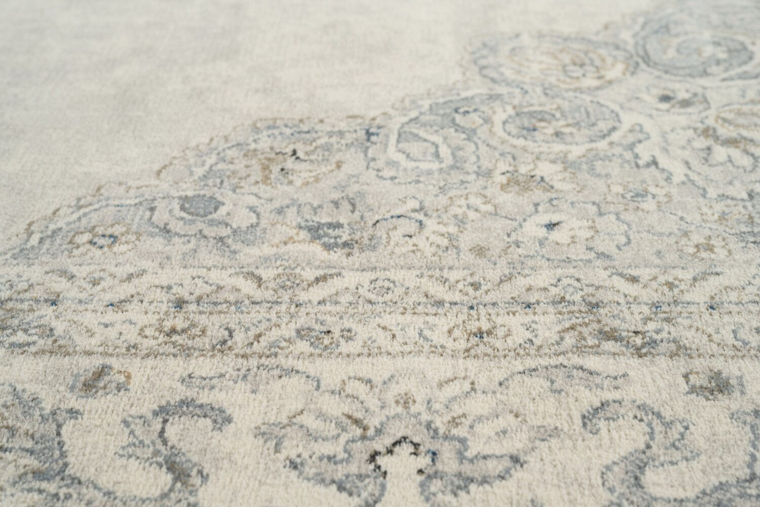 Da Vinci Faded Medallion Ivory Rug