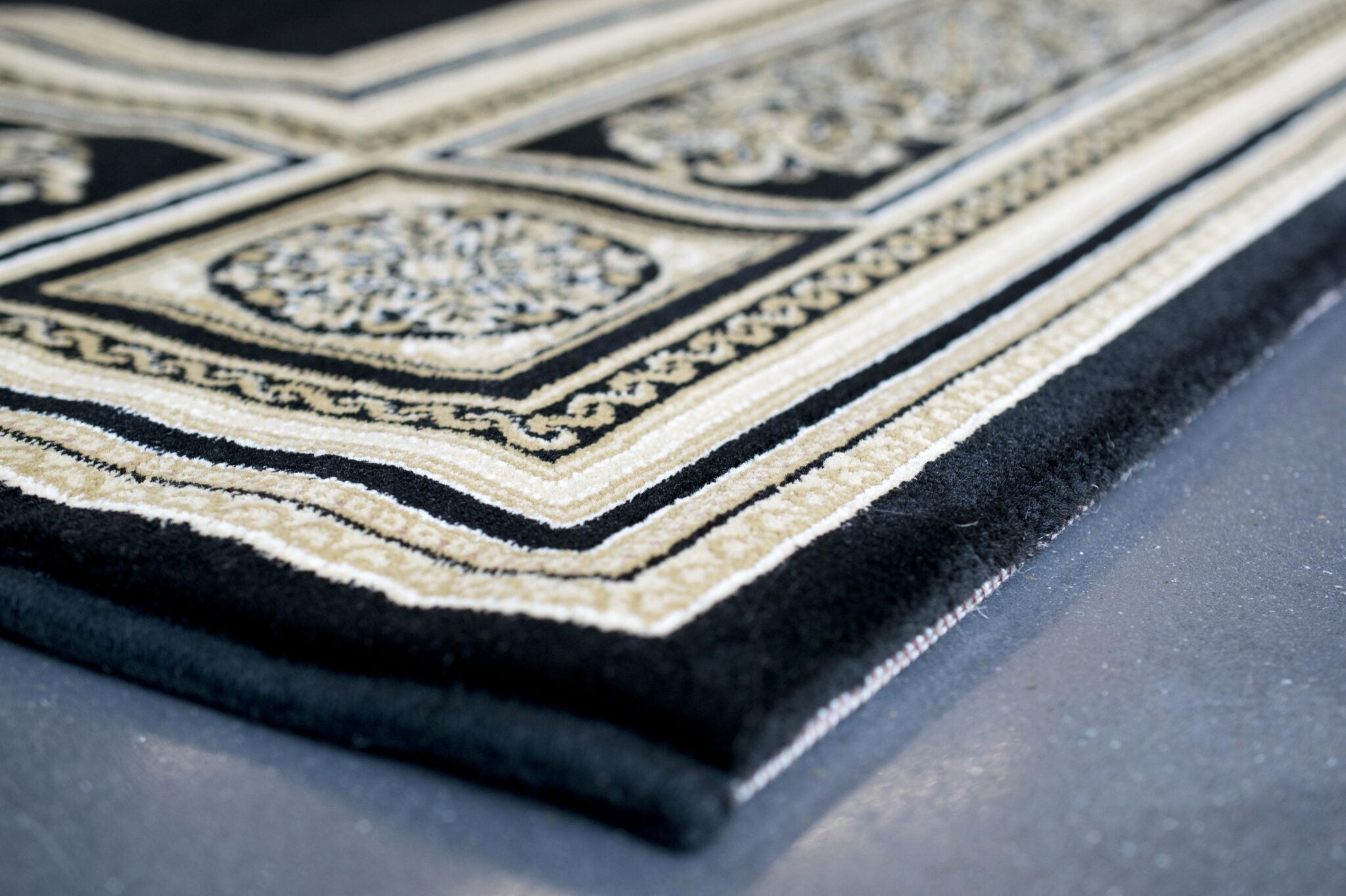 Da Vinci Aubusson Rosette Black Rug