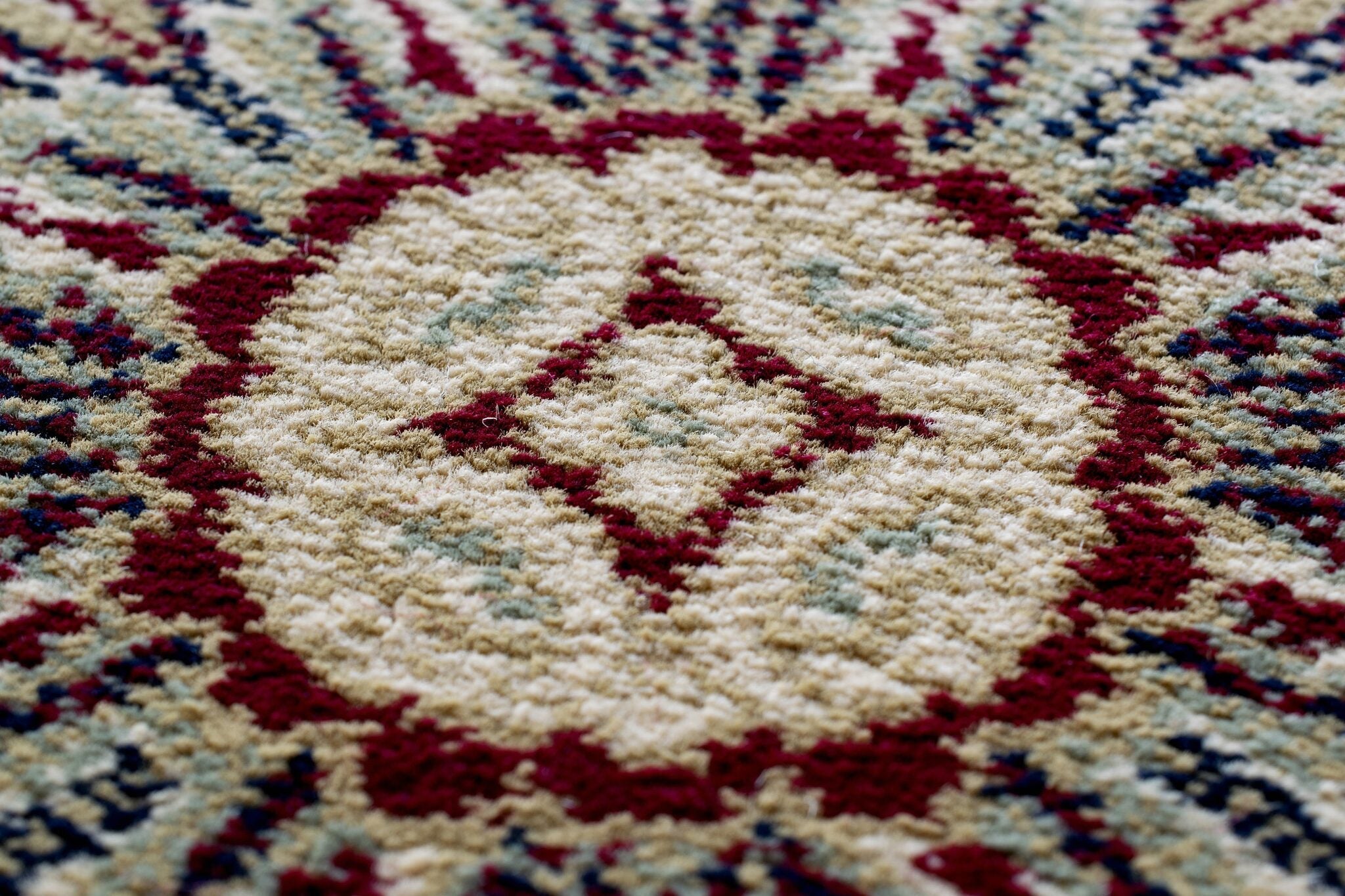 Da Vinci Aubusson Rosette Red Rug