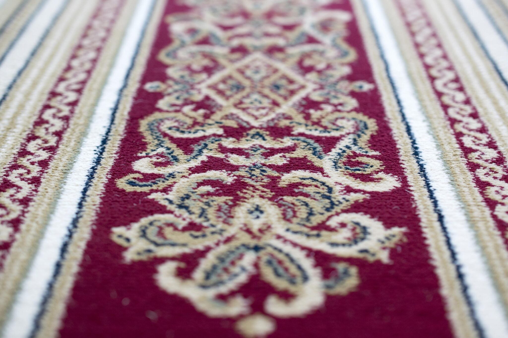 Da Vinci Aubusson Rosette Red Rug