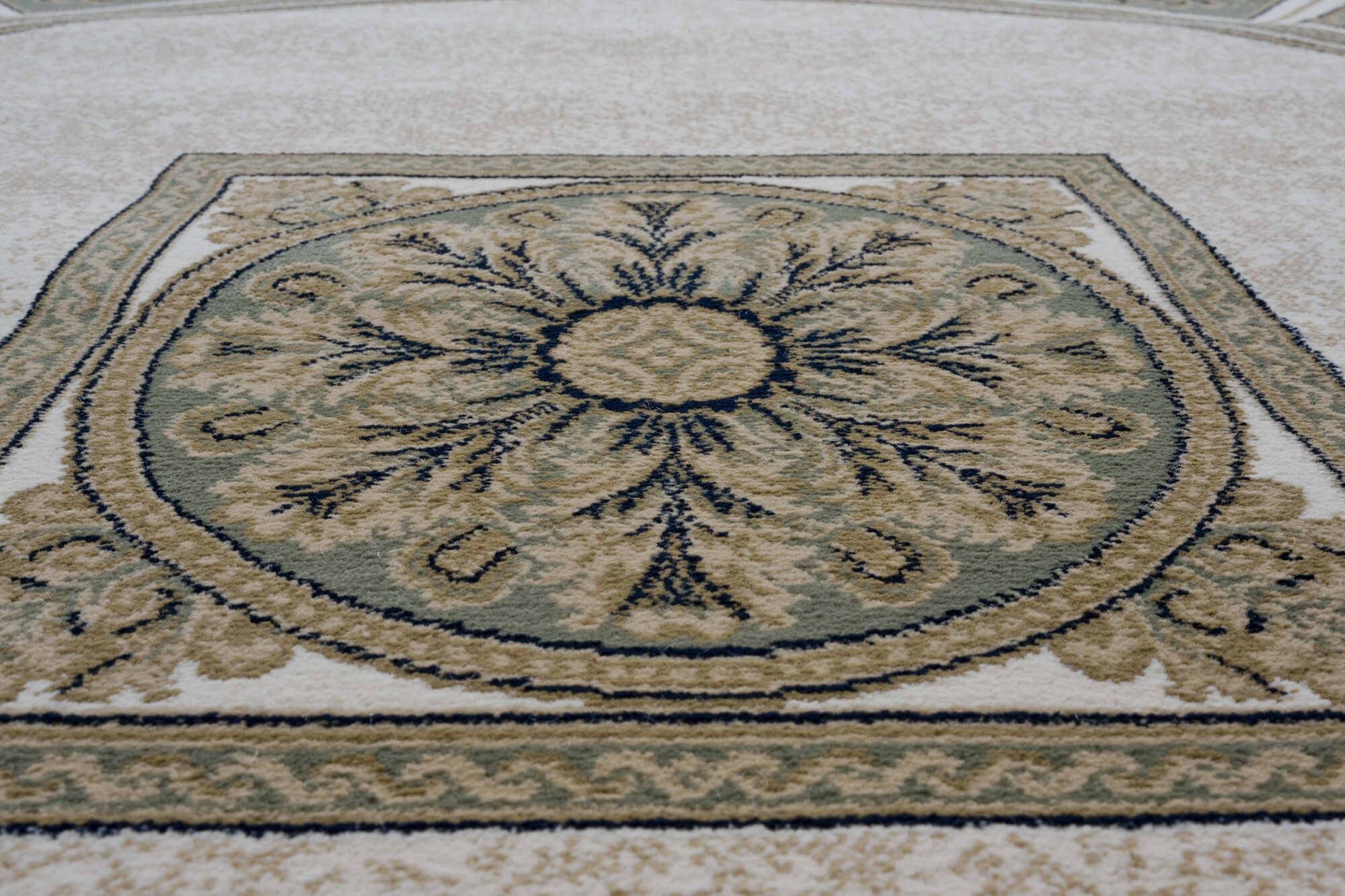 Da Vinci Aubusson Rosette Green Rug