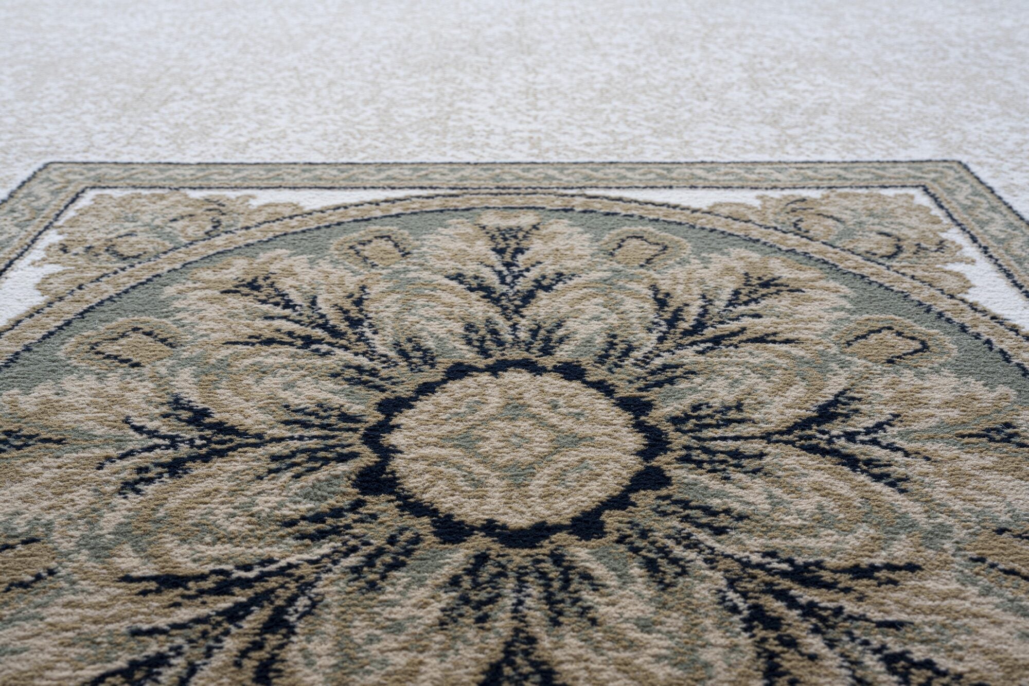 Da Vinci Aubusson Rosette Green Rug