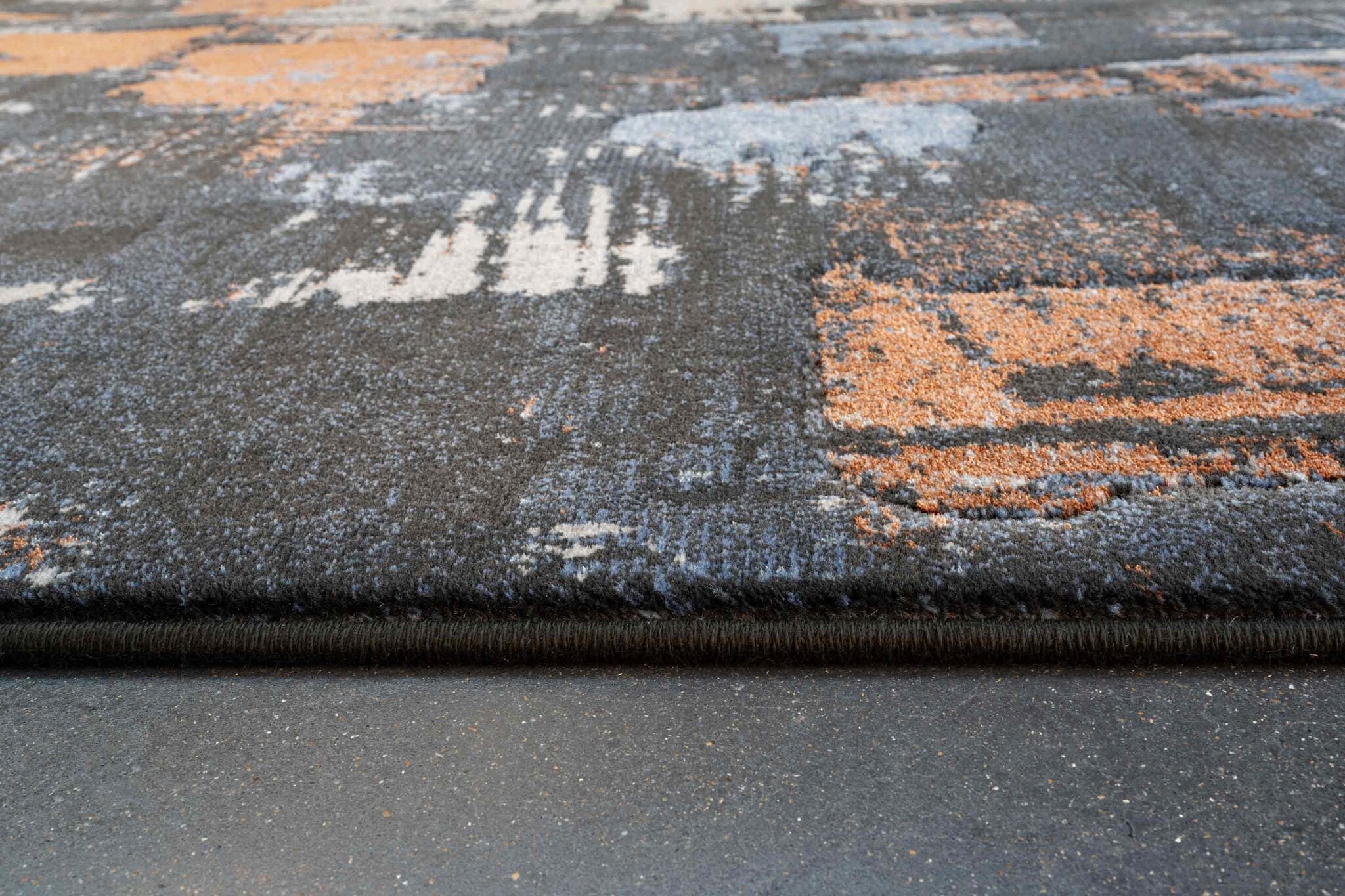 Quartz Distressed Grid Blue Rug
