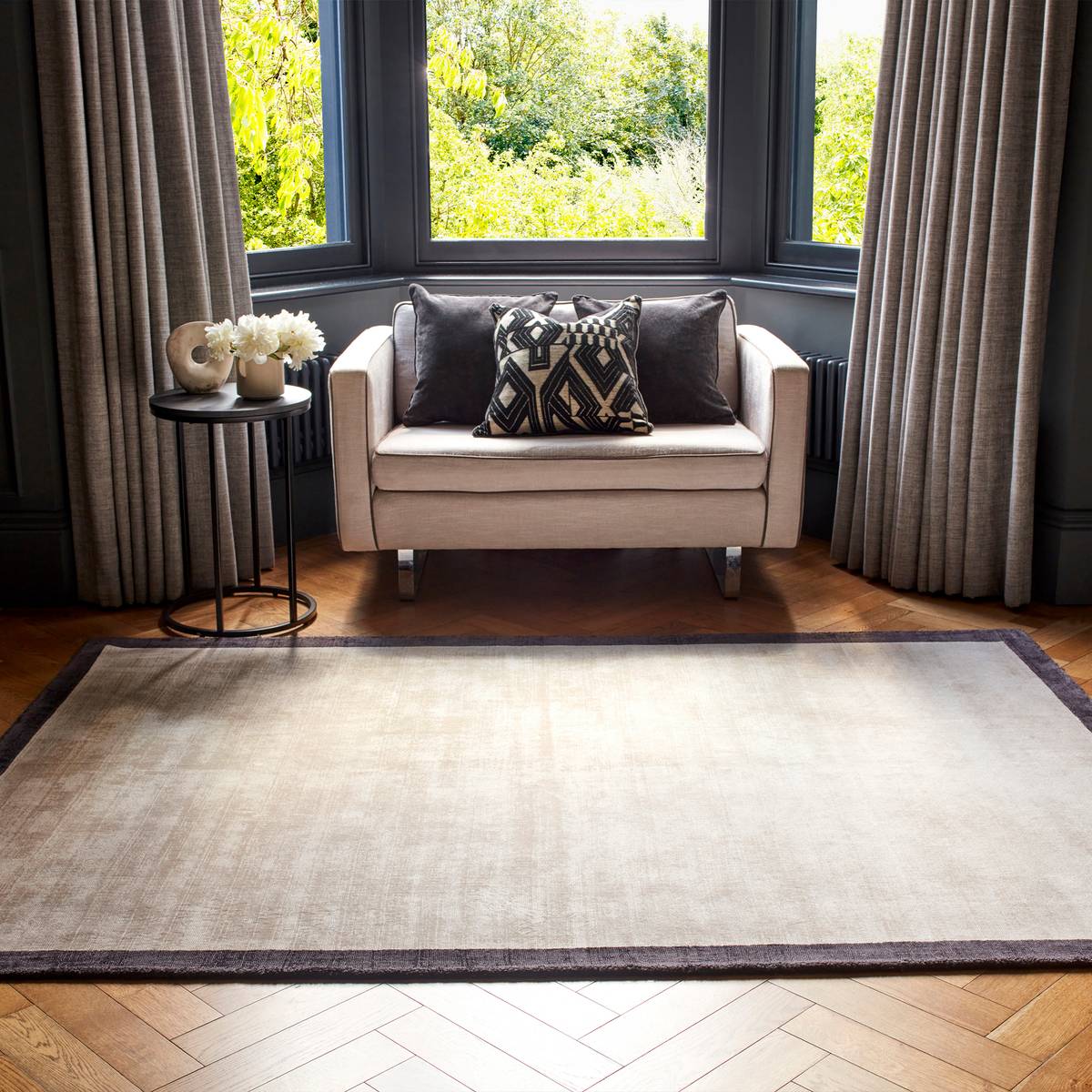 Blade Border Putty Charcoal Rug